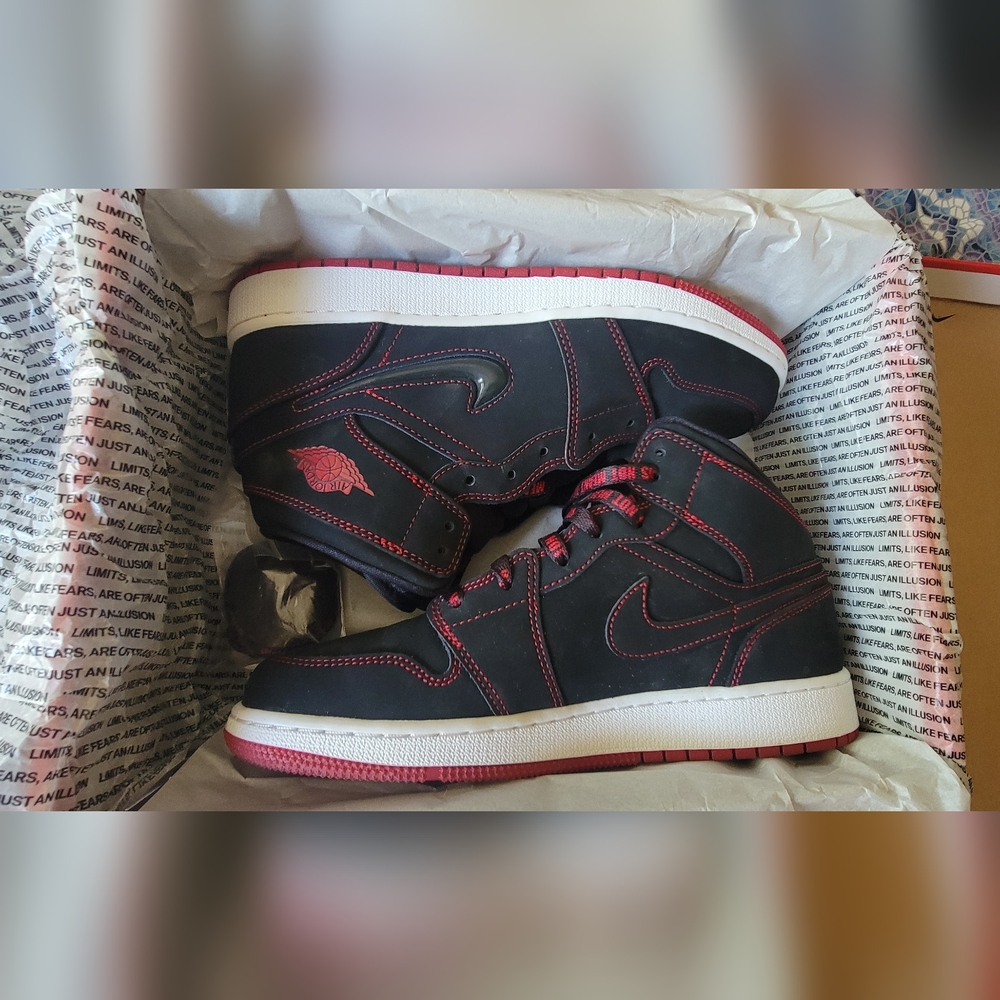 Jordan 1 Mid Fearless (GS) size 7y